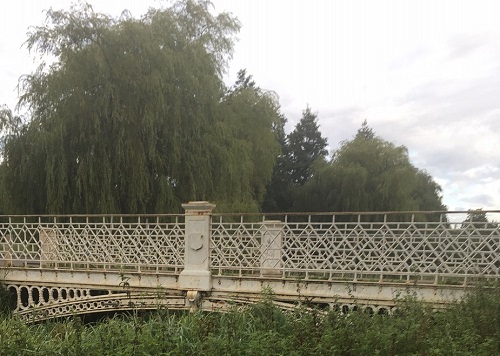 White Bridge over the River Gade in Gadebridge Park